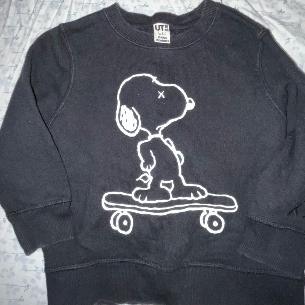 Snoopy Uniqlo black sweater